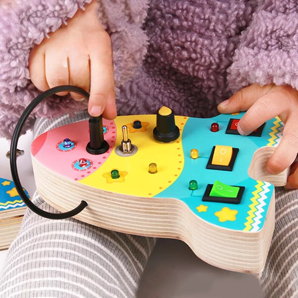 Tableau Montessori - BusyBoardCircuit™ - Fusée - Au Coin Maman